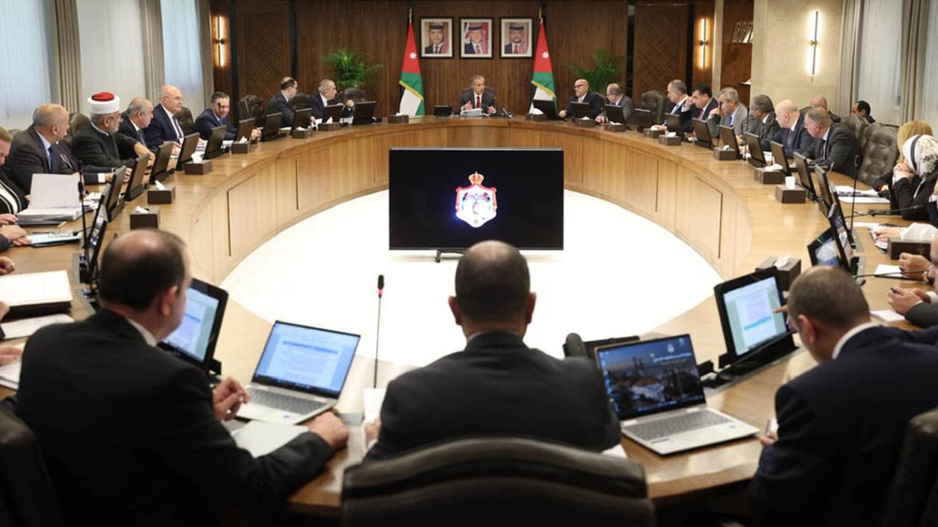 الأردن: تعديلات "قانون السير" تتيح بيع وشراء المركبات إلكترونيا