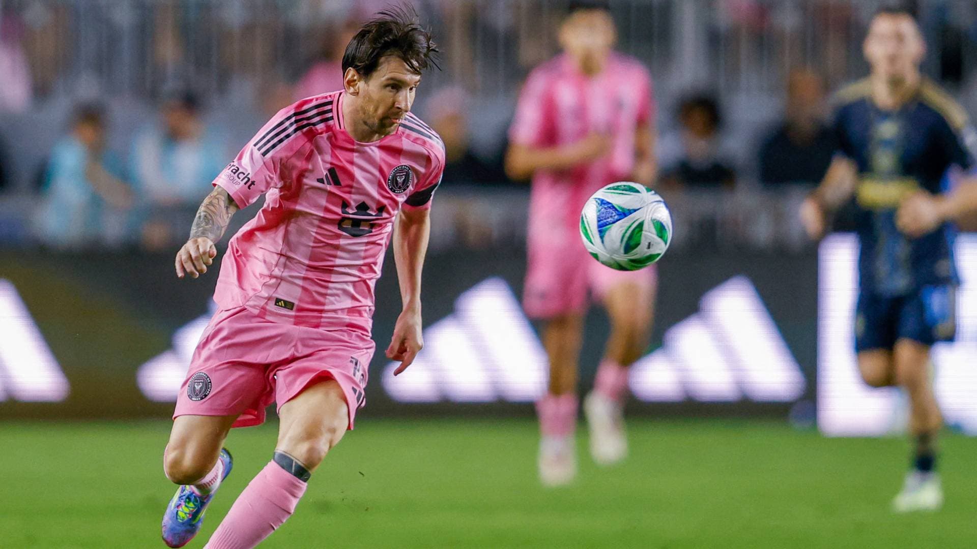 تشافي وأليماني يفتحان جراح ليونيل ميسي وبرشلونة من جديد