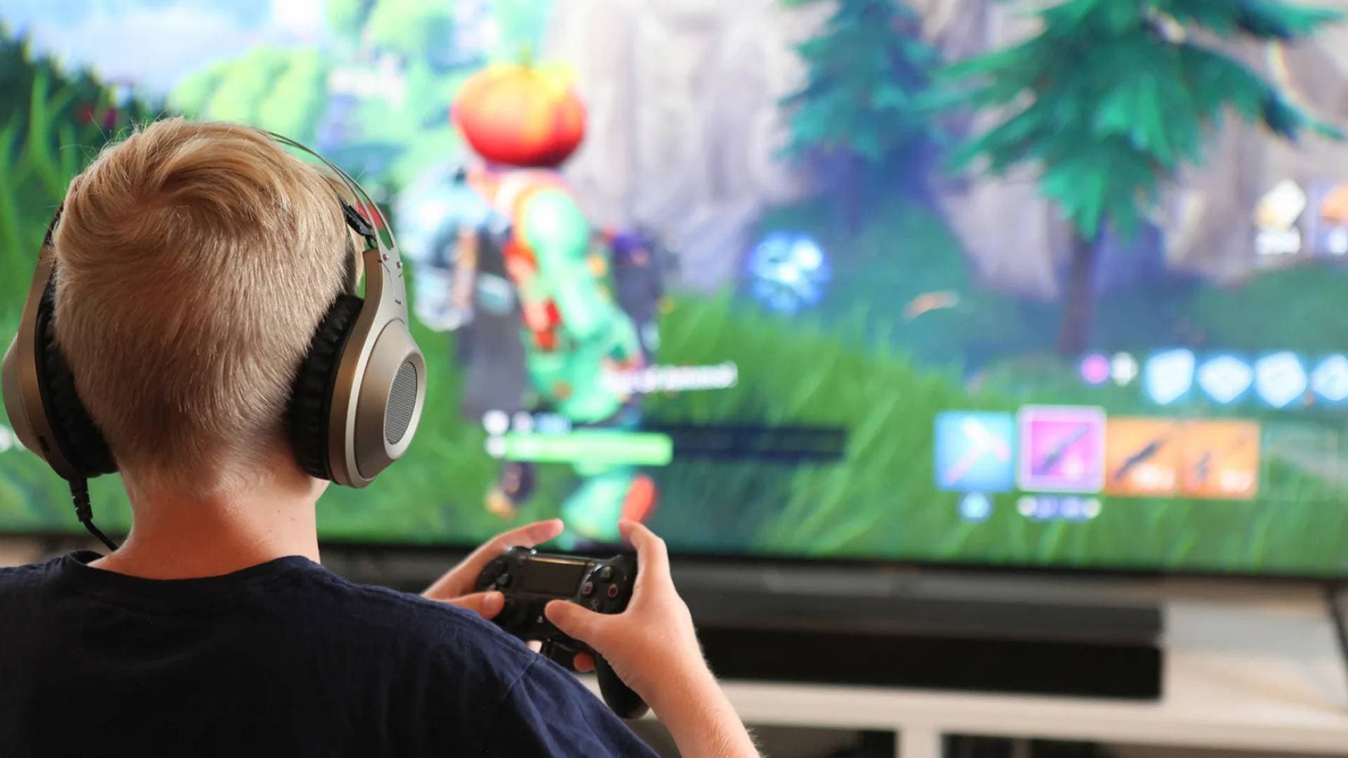 خبراء يحذرون من مخاطر "الألعاب الإلكترونية" ويدعون لرقابة أسرية صارمة لحماية الأطفال