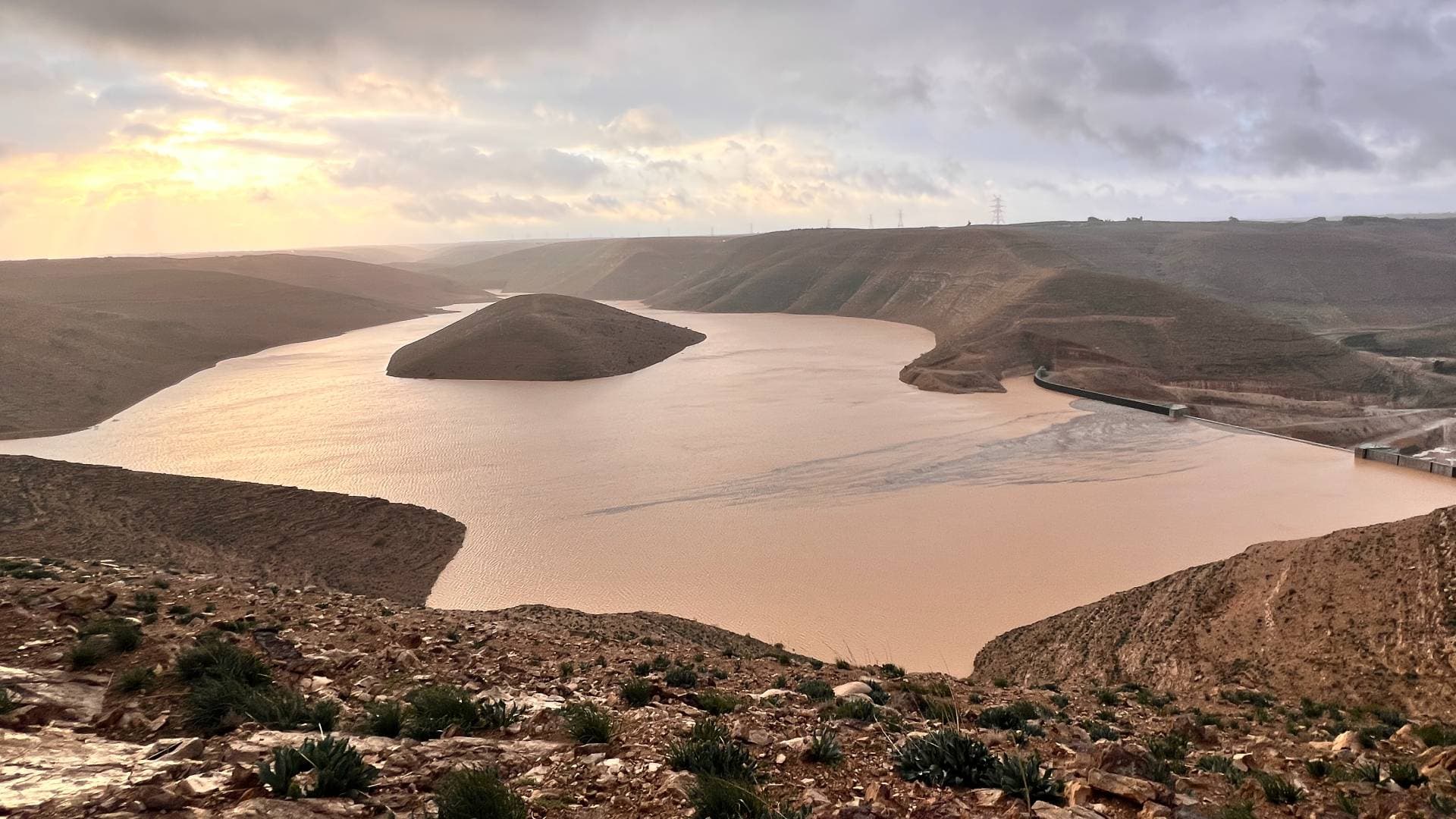 "المياه النيابية" تناقش تحديات القطاع المائي