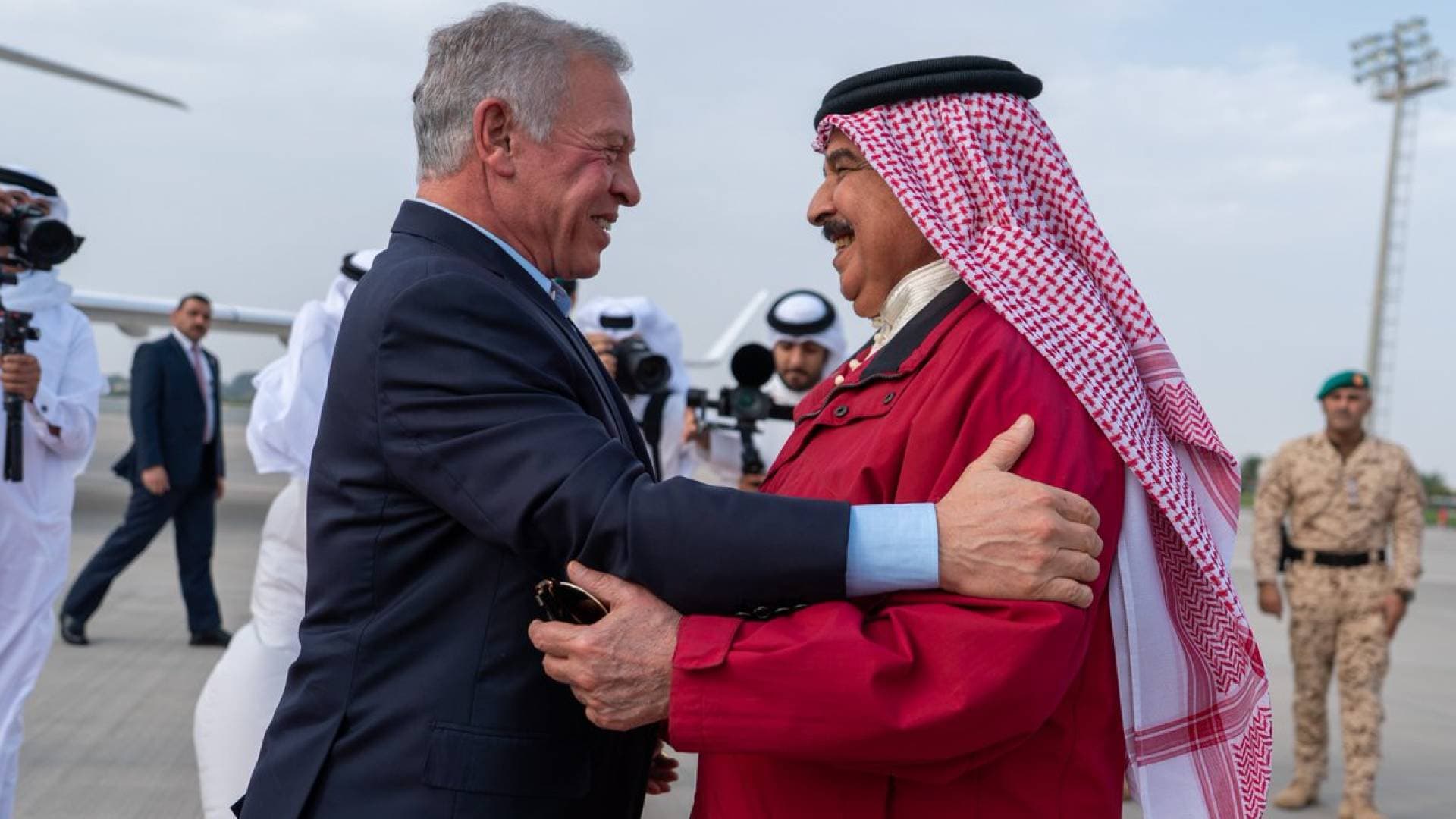 الملك يصل إلى المنامة في زيارة إلى مملكة البحرين