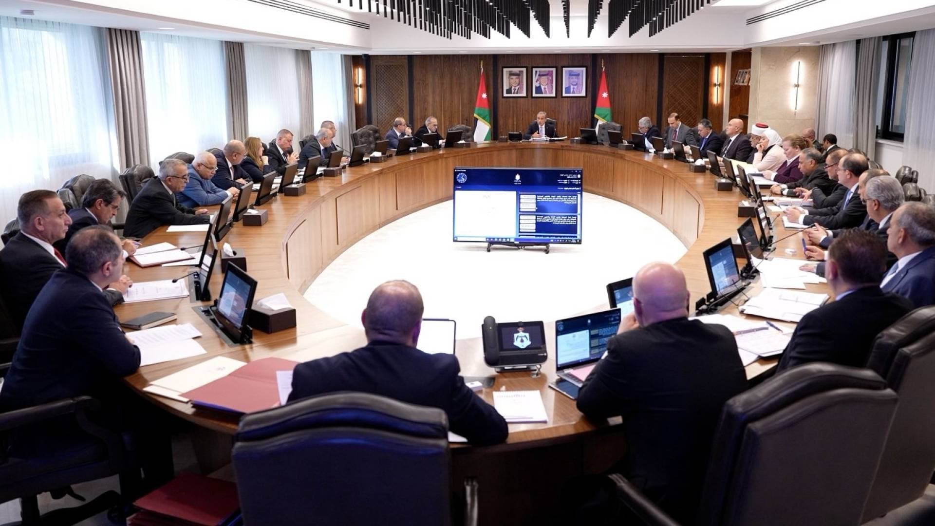 لأول مرة في الأردن .. الحكومة تطلق المرحلة الأولى من مشروع النقل المدرسي بالشراكة مع القطاع الخاص