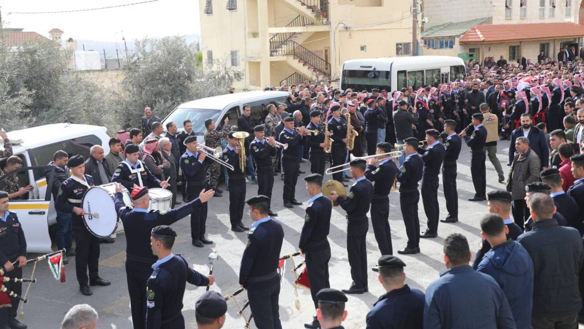 مديرية الأمن العام تشيع شهدائها المواجدة والرقب والدويكات