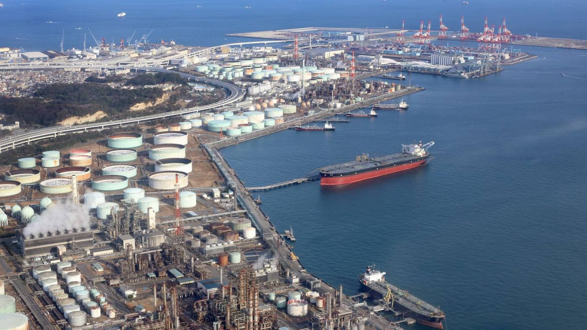 كابوس الطاقة يخيم على آسيا: قفزات قياسية بأسعار الوقود مع استمرار التصعيد في مضيق هرمز