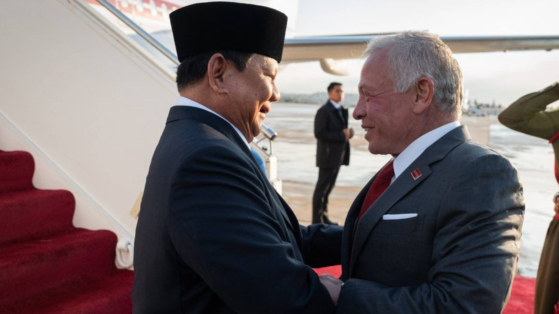 الملك والرئيس الإندونيسي يتبادلان التهاني هاتفيا بمناسبة عيد الفطر