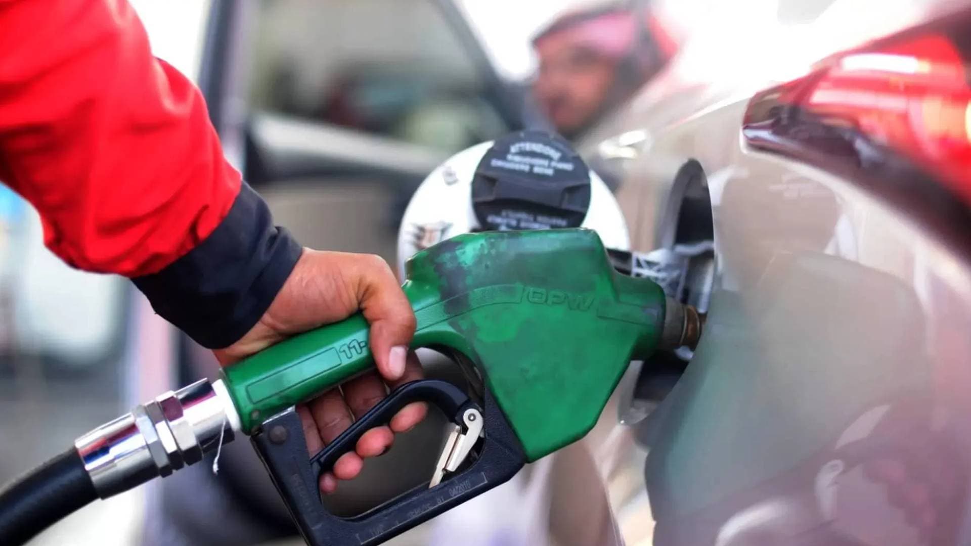 الخرابشة يكشف خيارات حكومية لكسر حدة أسعار المشتقات النفطية ويؤكد: "النظام الكهربائي في أمان"