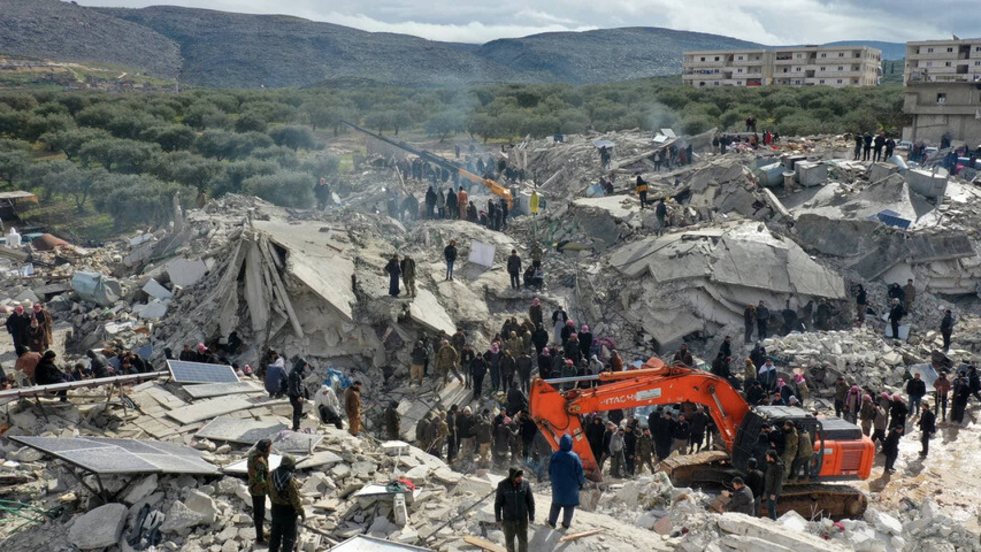 جسر بري روسي لدعم المتضررين في إيران بـ 150 طنا من المعونات