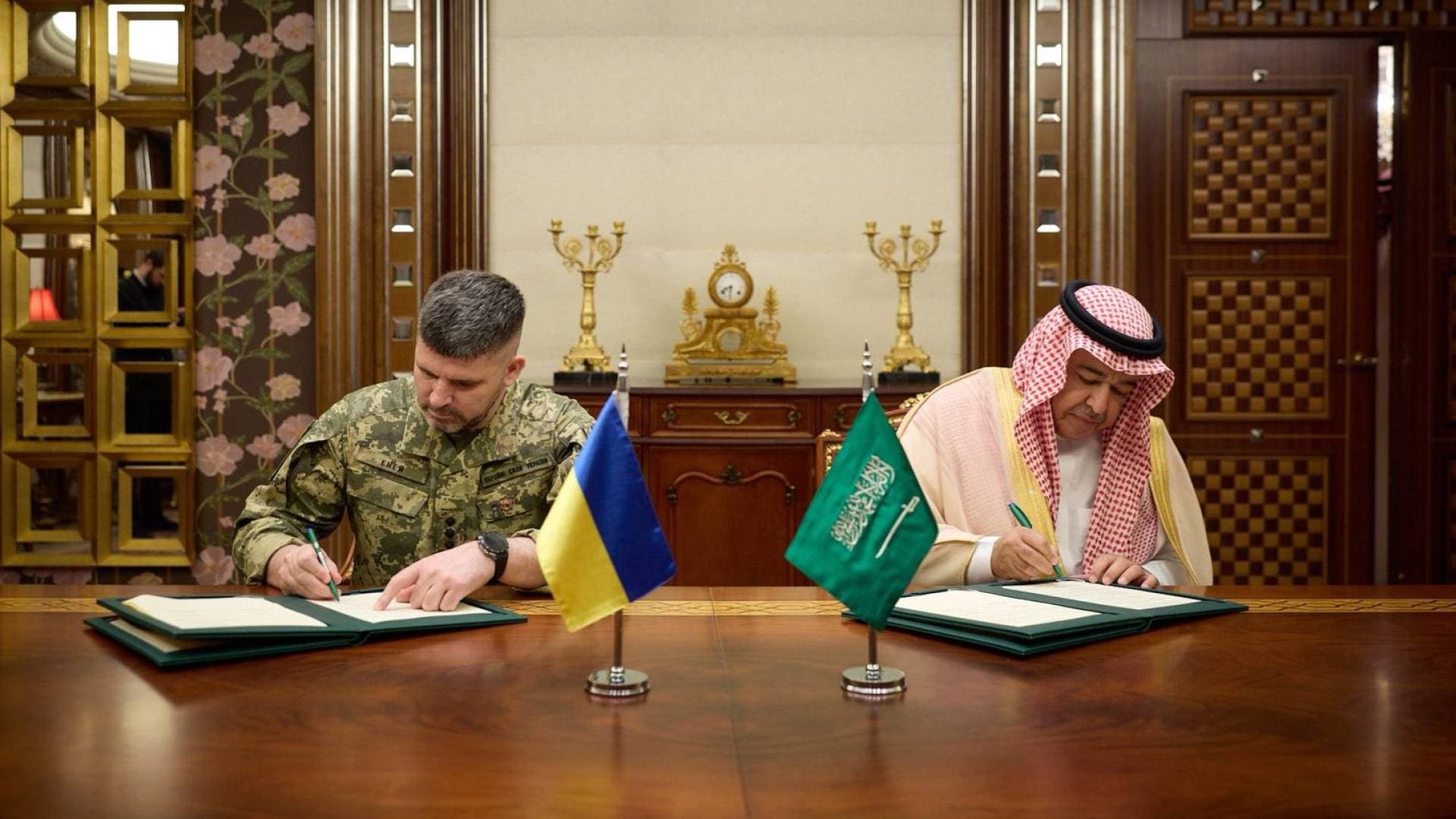 الدفاع السعودية: التوقيع مع أوكرانيا على مذكرة ترتيبات مرتبطة بالمشتريات الدفاعية