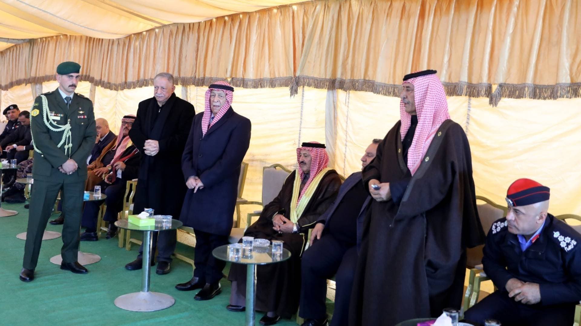 مندوبا عن الملك وولي العهد... العيسوي يعزي عشائر القاضي والزعبي والفريحات