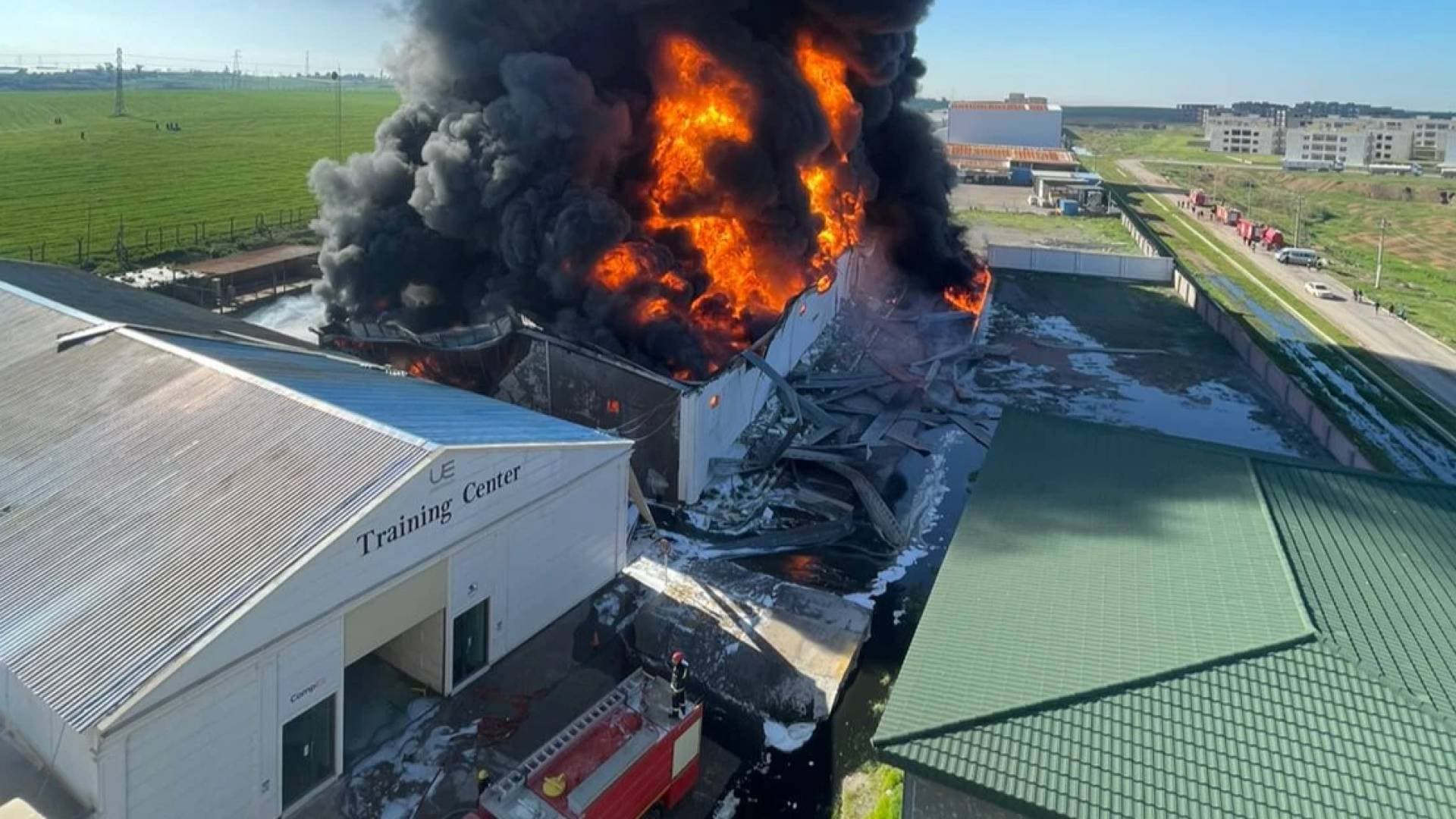 محافظة أربيل: أضرار كبيرة إثر سقوط مسيرة على مخازن زيوت ونعمل على إخماد الحريق