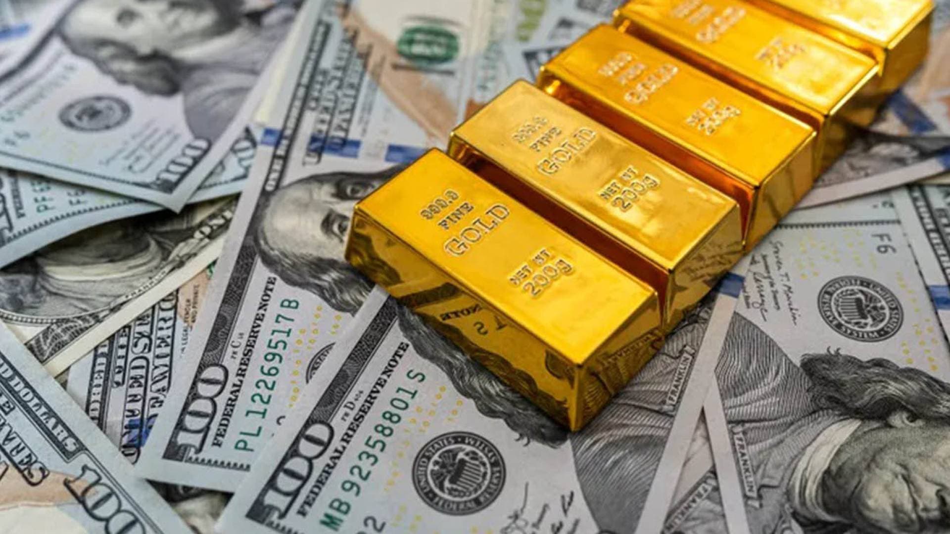 الذهب يقفز لأعلى مستوى في أسبوعين مع تراجع الدولار وصعود المعادن النفيسة