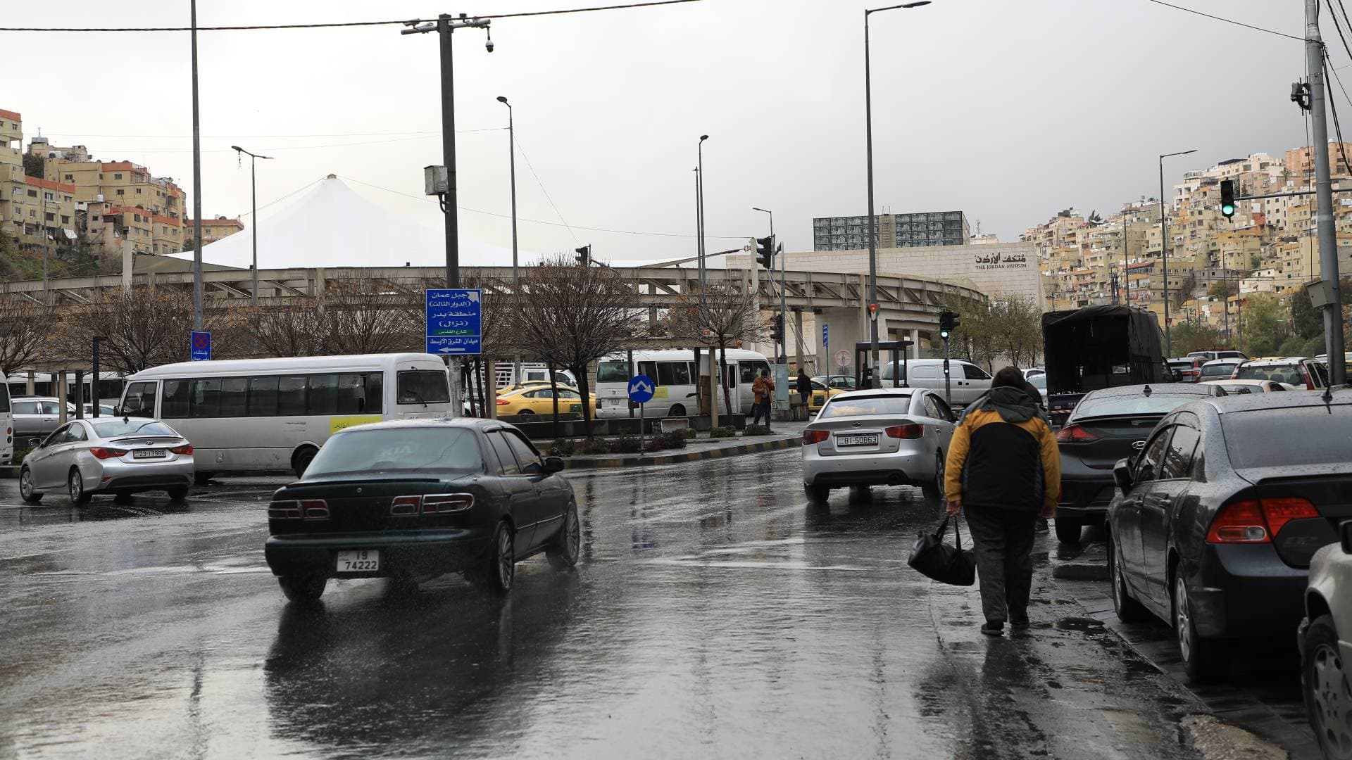 استقرار تدريجي للأجواء بعد "خميس ماطر" وانخفاض ملموس للحرارة الأحد