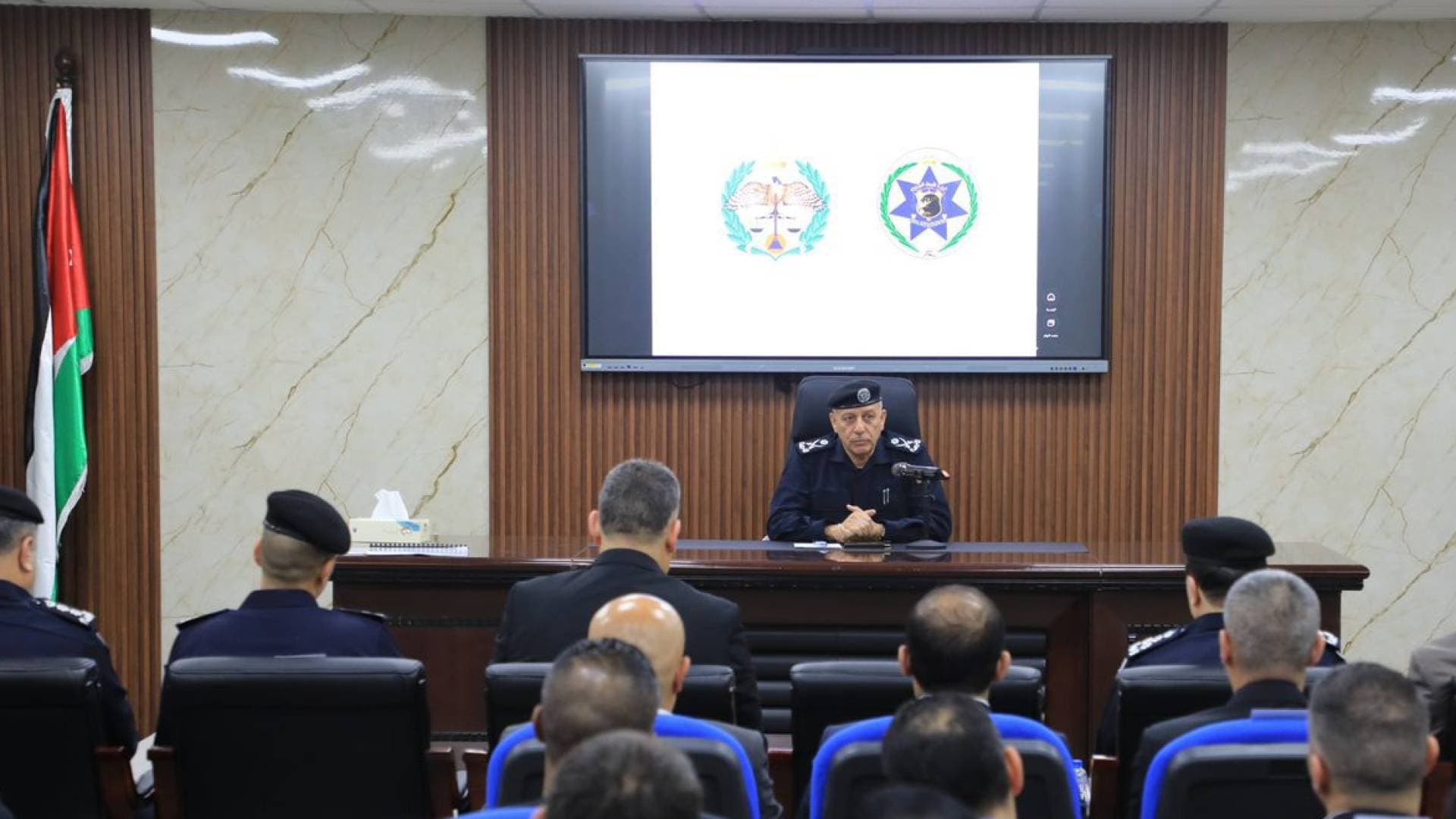 مدير الأمن العام يزور إدارة البحث الجنائي ويشيد بجهود مرتباتها النوعية في التصدي للجريمة