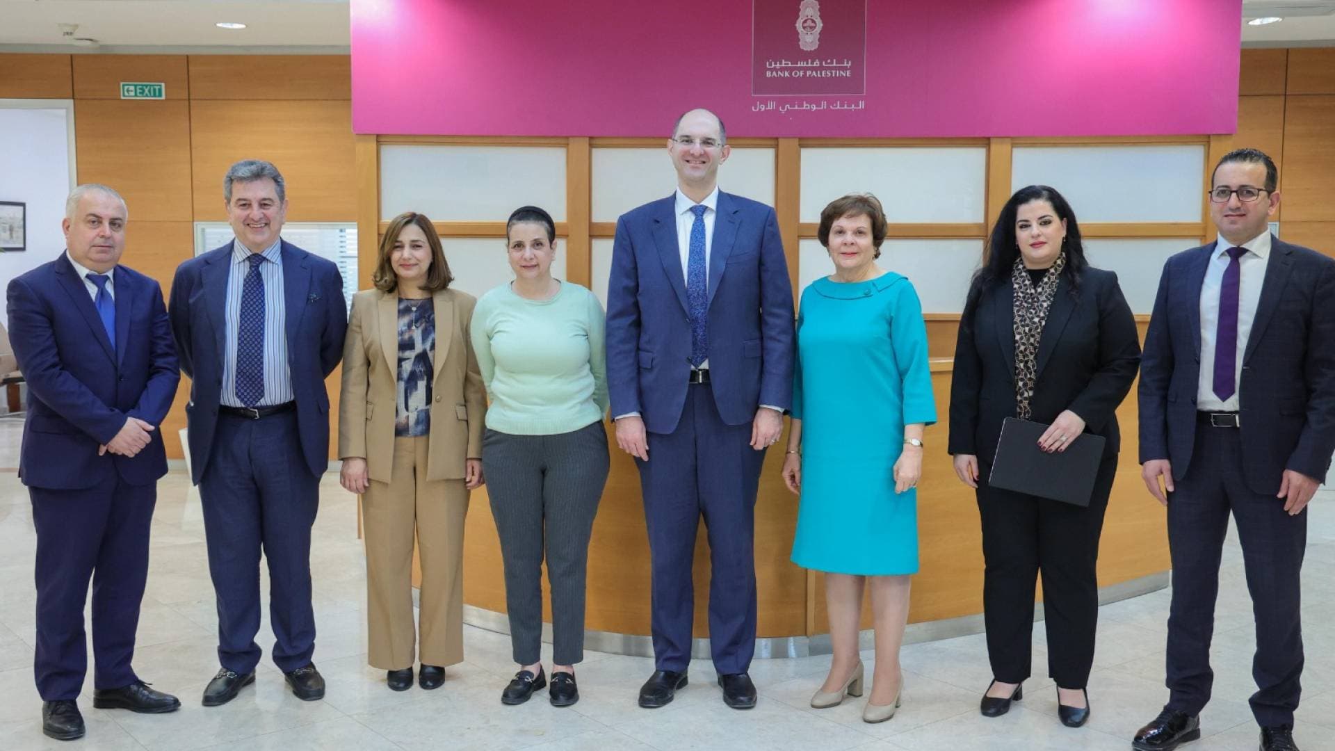 بنك فلسطين ومؤسسة "نعلم لفلسطين" يوقعان اتفاقية شراكة استراتيجية لتطوير البيئة التعليمية في المدارس