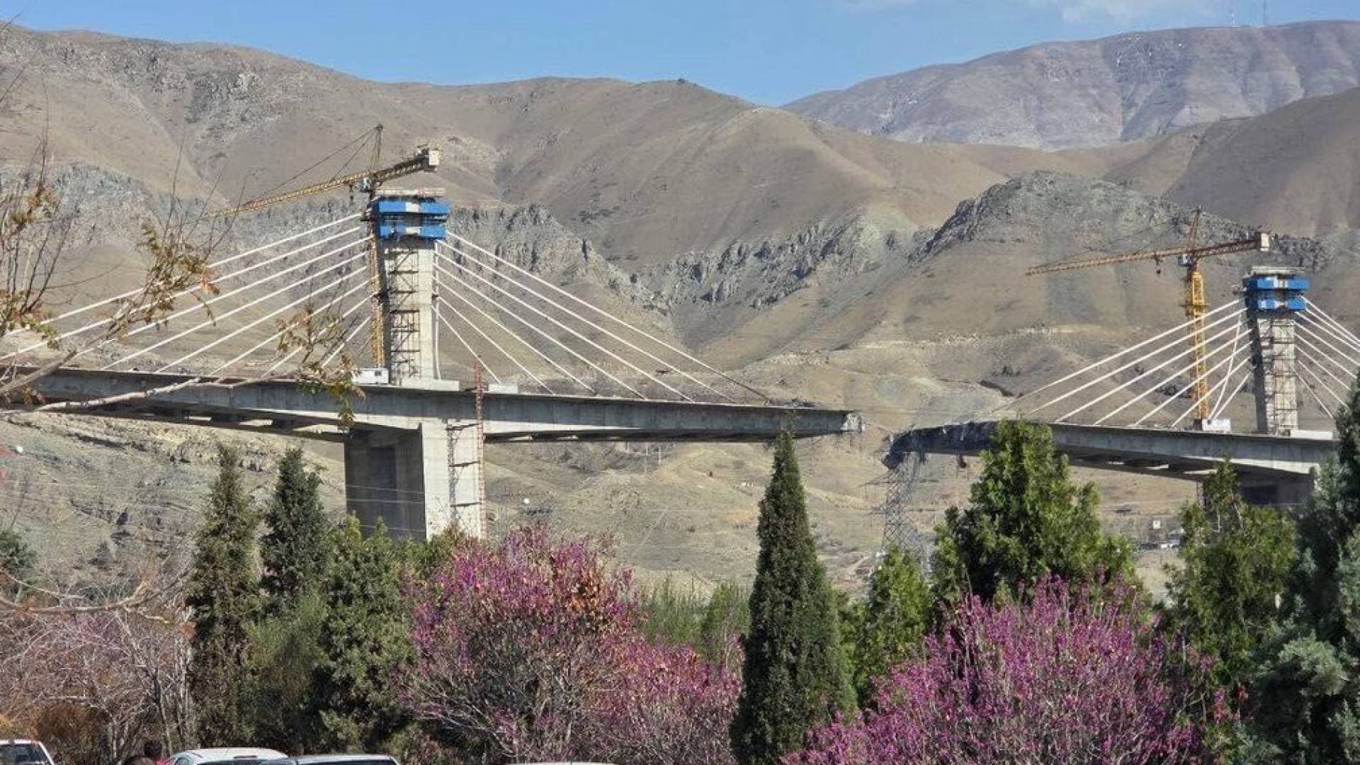 بعد تدمير جسر "B1" في كرج.. هل بدأت خطة خنق الاقتصاد النفطي الإيراني؟