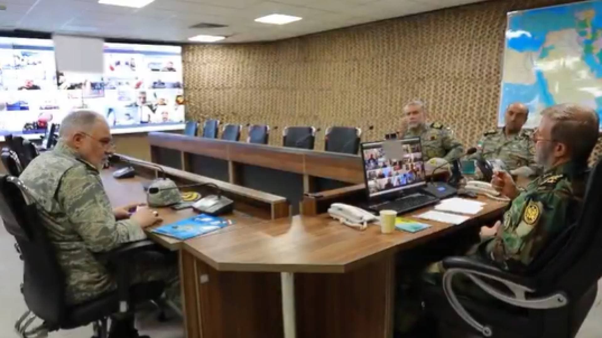 إيران تكشف عن "غرفة العمليات المركزية" وتهدد بمحو أي غزو بري: "لن ينجو أحد"