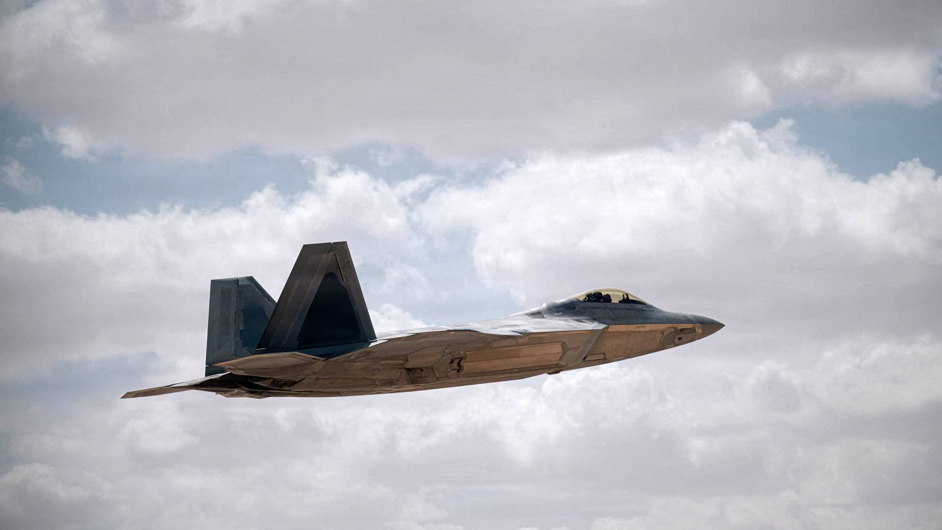 أكسيوس: قوات خاصة أمريكية أنقذت ثاني أفراد طاقم الطائرة إف-15 التي أسقطت فوق إيران