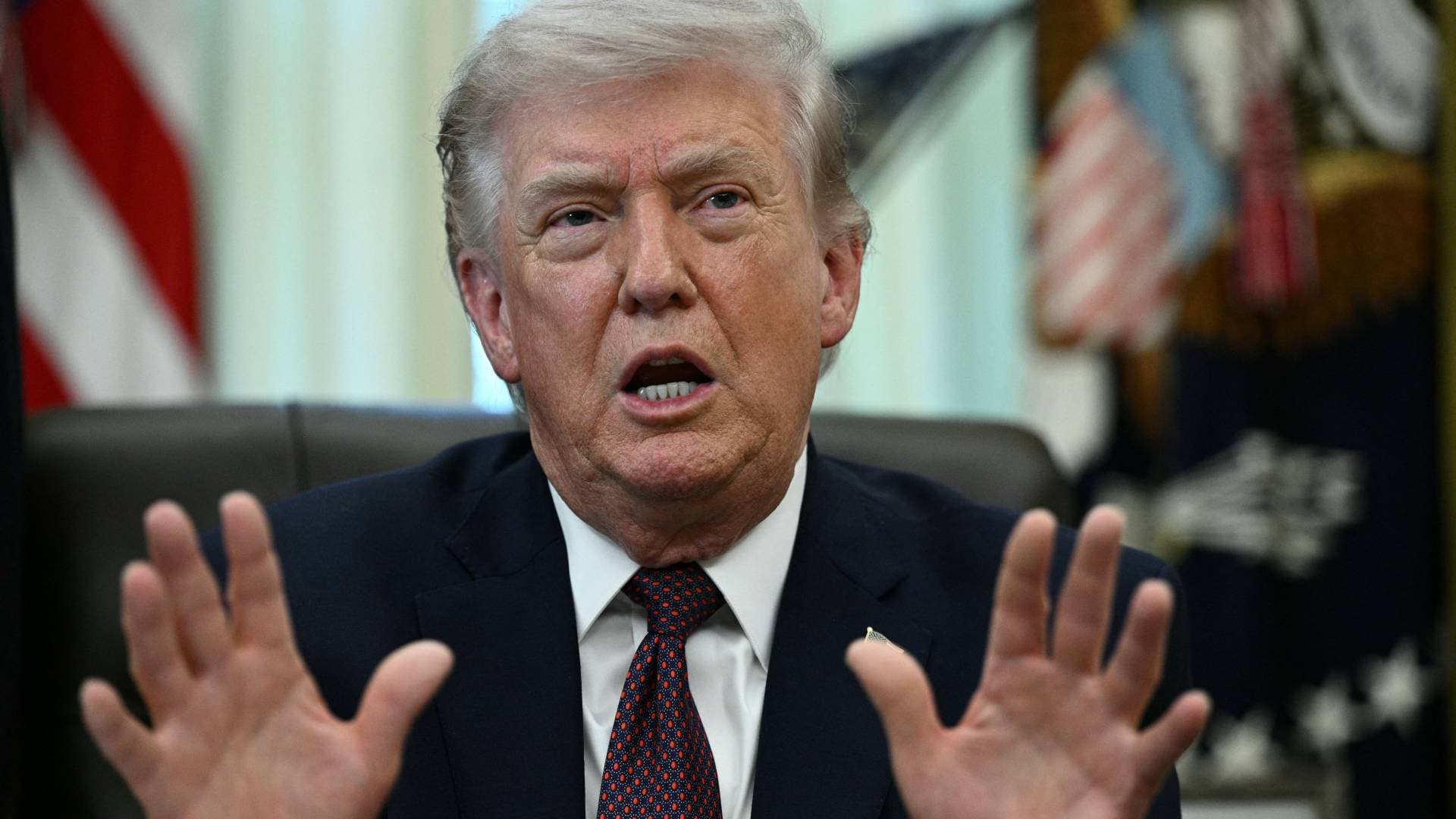 ترمب: افتحوا المضيق اللعين أيها المجانين وإلا فستعيشون في الجحيم