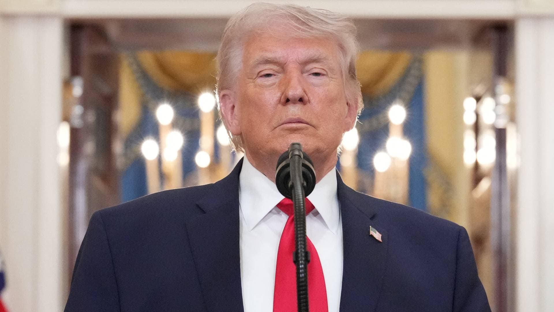 ترمب يهدد بـ "نسف كل شيء" في إيران إذا فشل الاتفاق خلال أيام