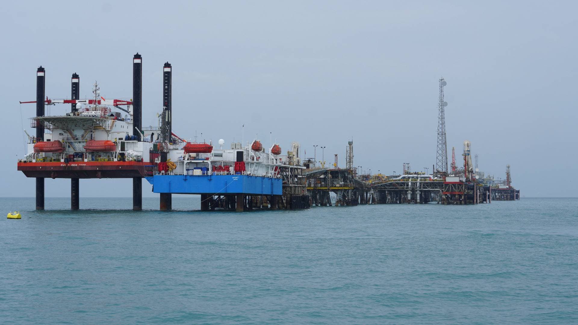 عبور ناقلتي غاز بترول مسال ترفعان علم الهند من مضيق هرمز