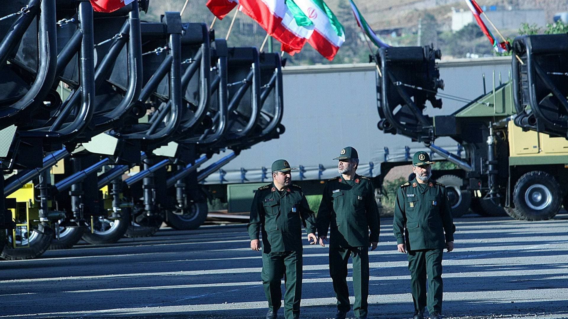 طهران تتواعد برد "أكثر تدميرا".. الجيش الإيراني يحذر واشنطن وتل أبيب من استهداف المدنيين