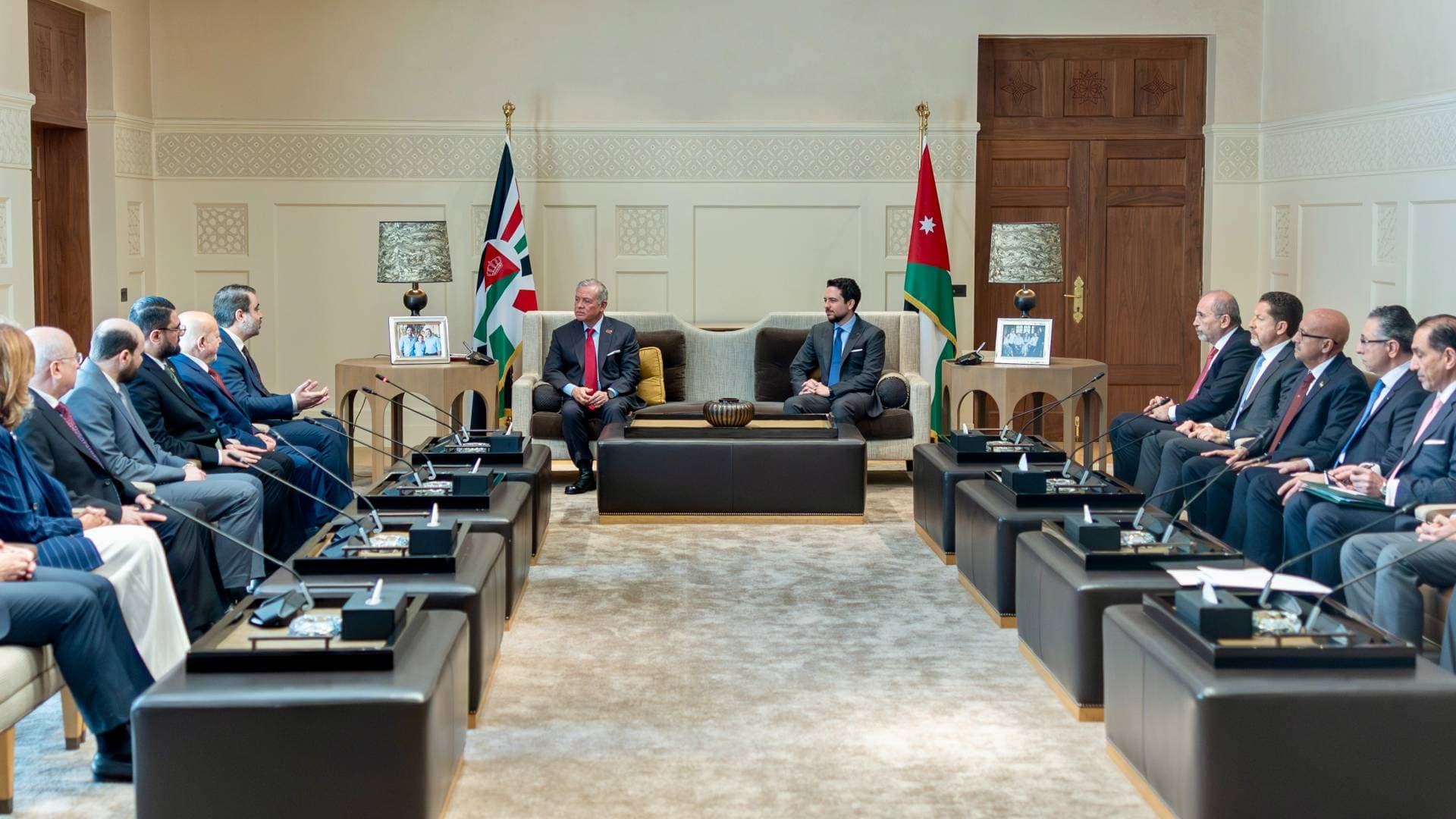 الملك يستقبل الوفد الوزاري السوري المشارك باجتماعات مجلس التنسيق الأعلى المشترك -فيديو