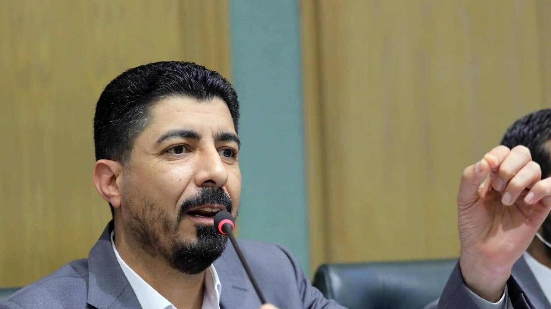 النائب عشا: التحول الرقمي بدون "بدائل تقليدية" يهدد مصالح الفئات الأقل حظا