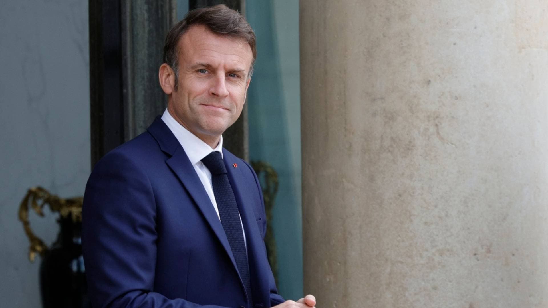 ماكرون يدعو أمريكا وإيران لاستئناف المفاوضات سريعا