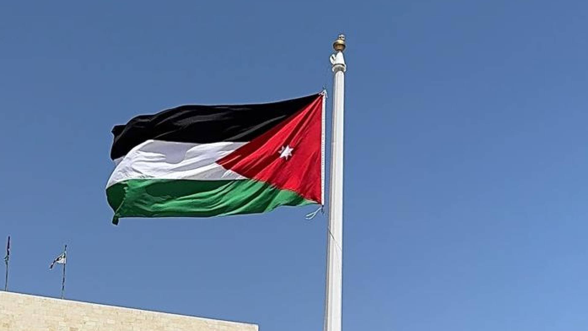 البلديات تكثف جهودها لرفع 700 ألف راية احتفاء بـ "يوم العلم"