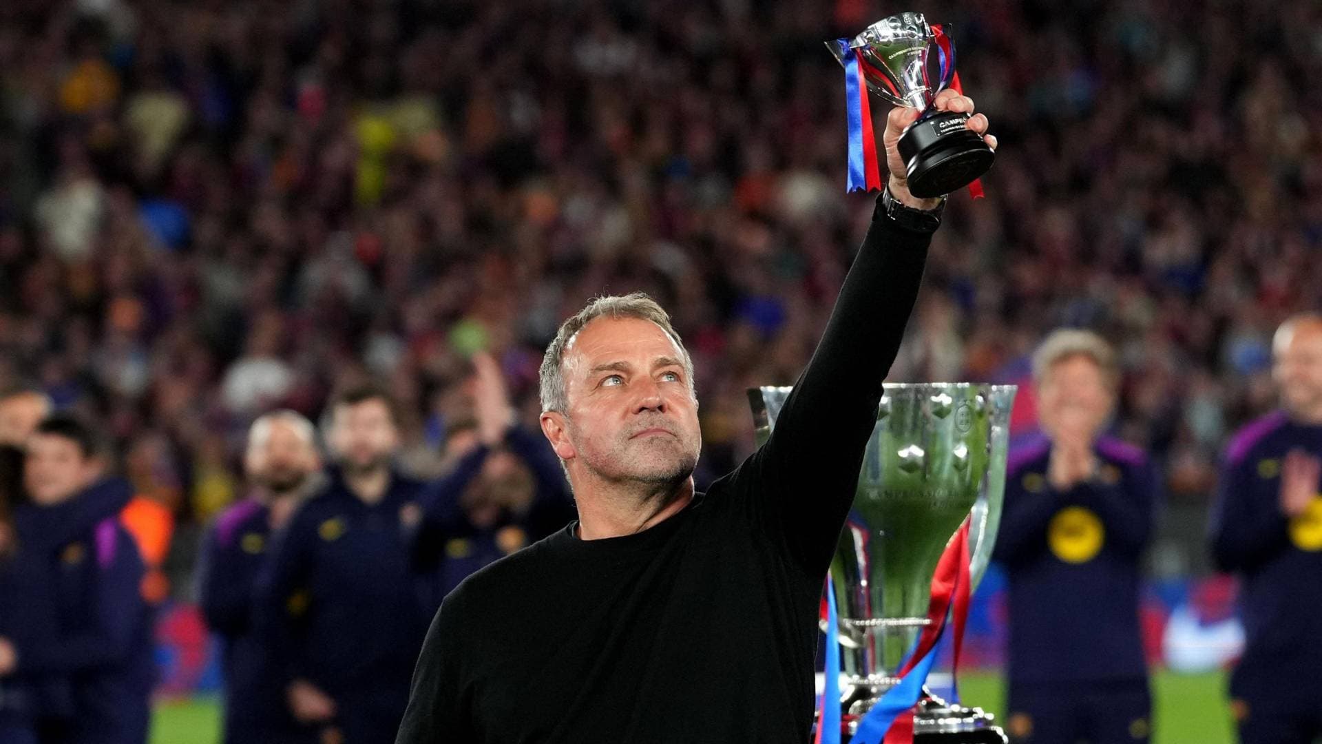 عقب حسم الكلاسيكو والدوري الإسباني.. تفاصيل تجديد عقد المدرب فليك مع برشلونة